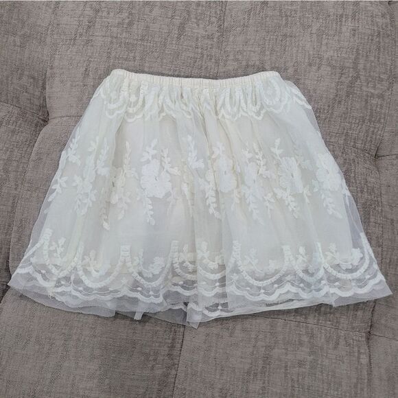 Ivory/ Cream lace skirt - Picture 2 of 3